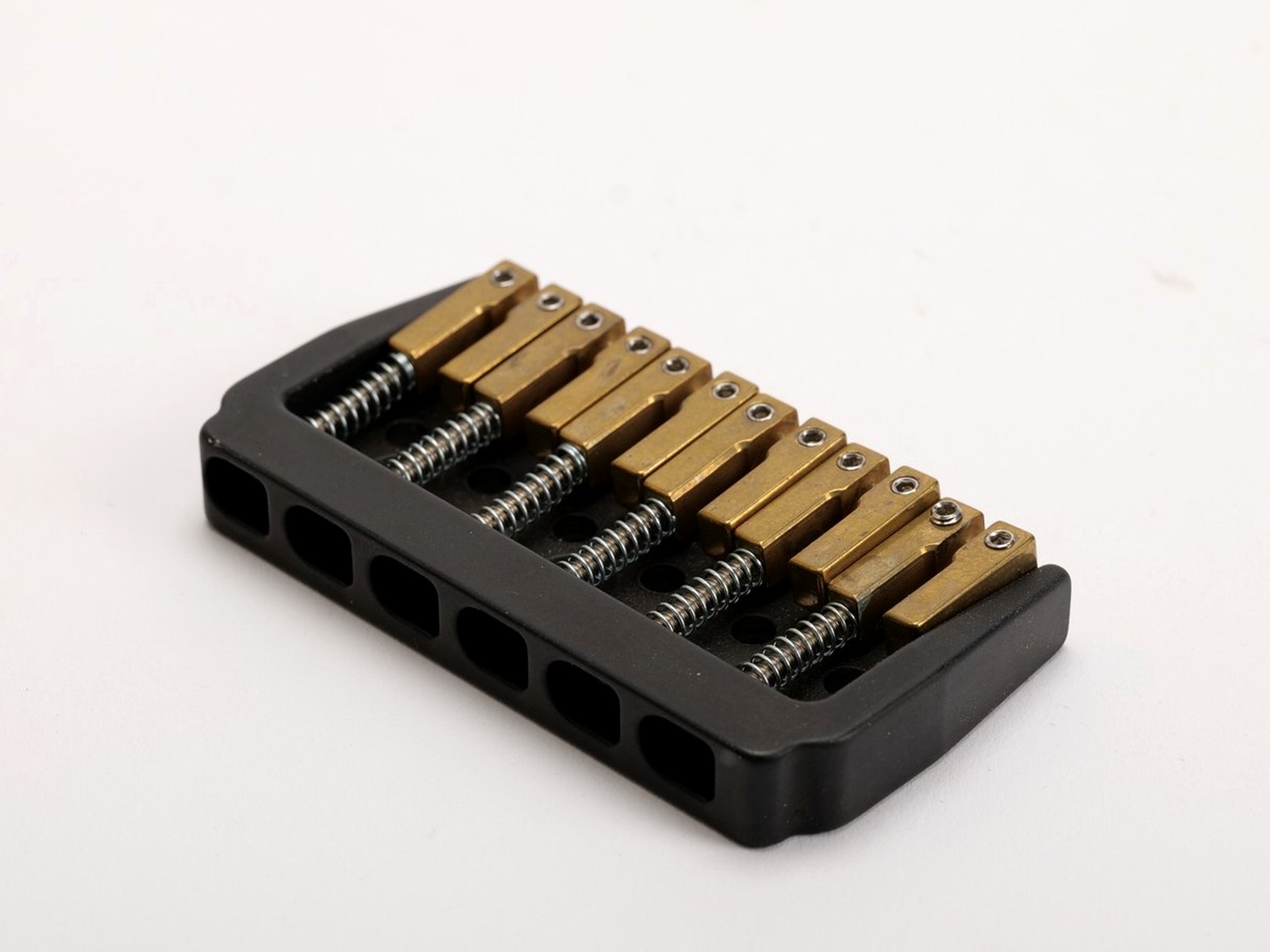 Grainger GHT-610B Hardtail Bridge Black Nickel, Brass Saddles – 2