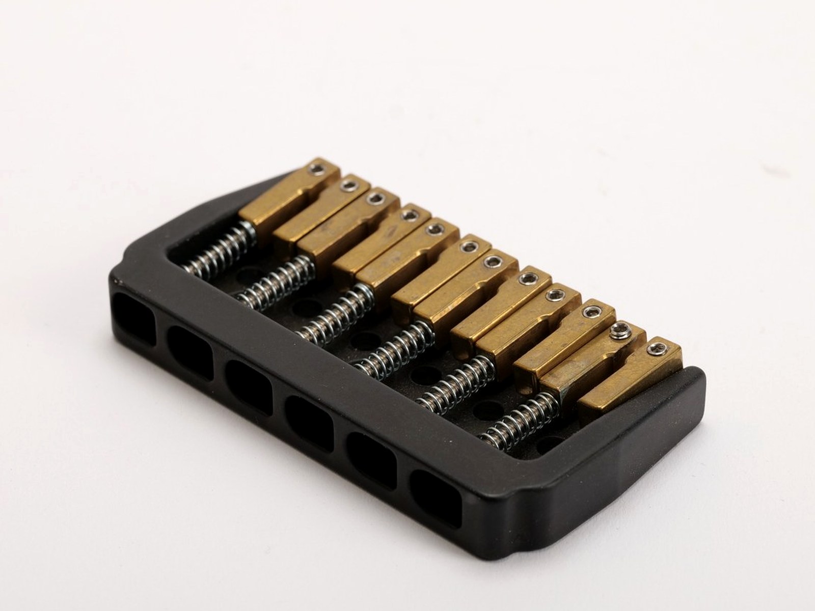 Grainger GHT-610B Hardtail Bridge Black Nickel, Brass Saddles – 2